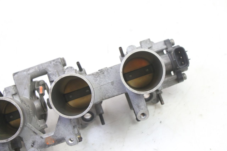 photo de WTRYSK YAMAHA FZ6 FAZER S2 600 (2007 - 2011) - Zoom stanu zużycia