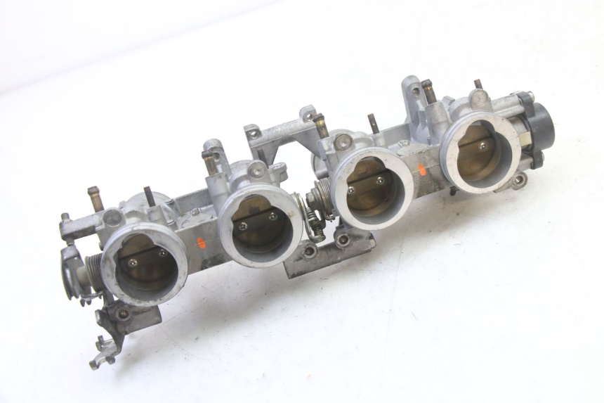 photo de WTRYSK YAMAHA FZ6 FAZER S2 600 (2007 - 2011) - Widok ogólny