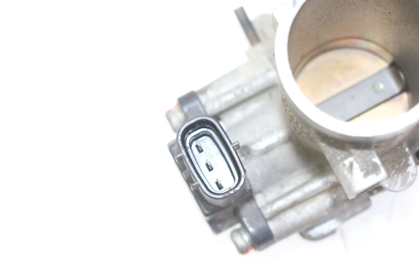 photo de WTRYSK YAMAHA FZ6 N FAZER 600 (2004 - 2006) - Zbliżenie techniczne