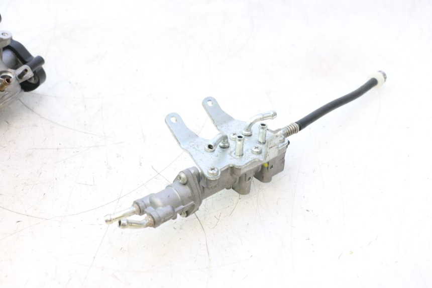 photo de WTRYSK YAMAHA FZ8 800 (2010 - 2016) - Struktura - zbliżenie