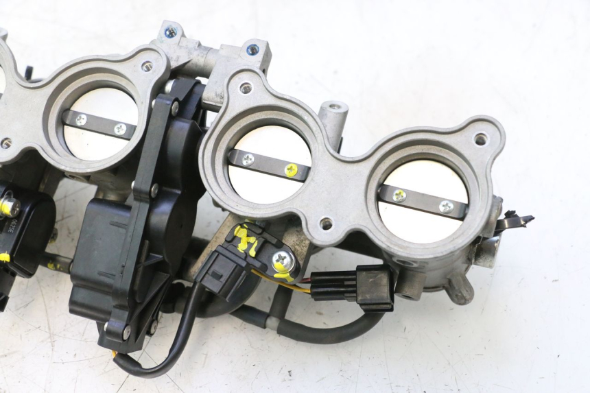 photo de WTRYSK YAMAHA FZ8 800 (2010 - 2016) - Zoom stanu zużycia
