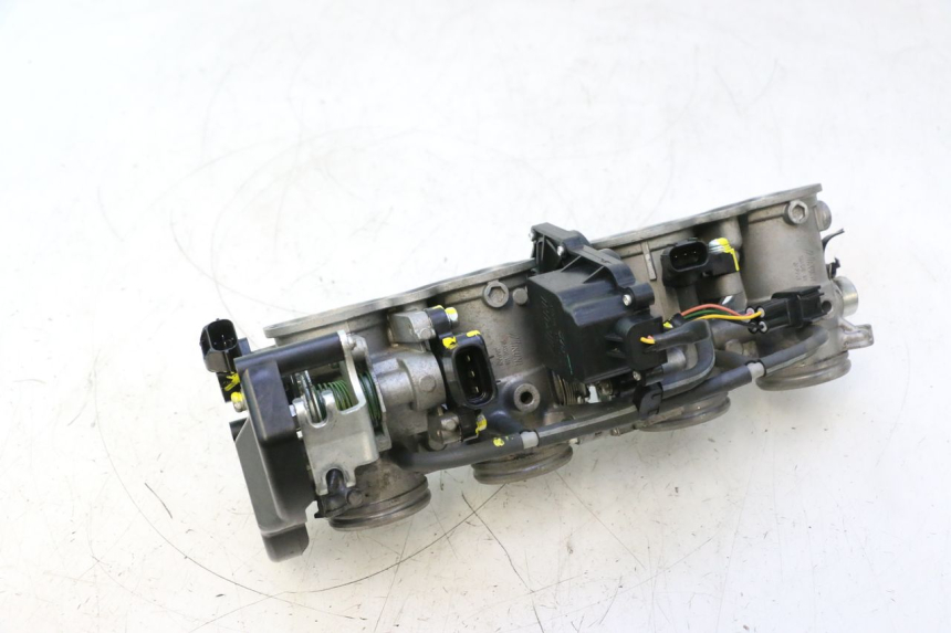 photo de WTRYSK YAMAHA FZ8 800 (2010 - 2016) - Część sprawdzona
