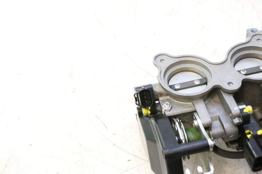 photo de WTRYSK YAMAHA FZ8 800 (2010 - 2016) - Oznaczenia i referencje