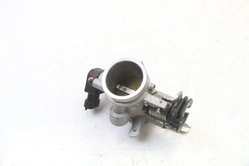 photo de WTRYSK BMW G310 R 310 (2016 - 2020) - Inny kąt widzenia