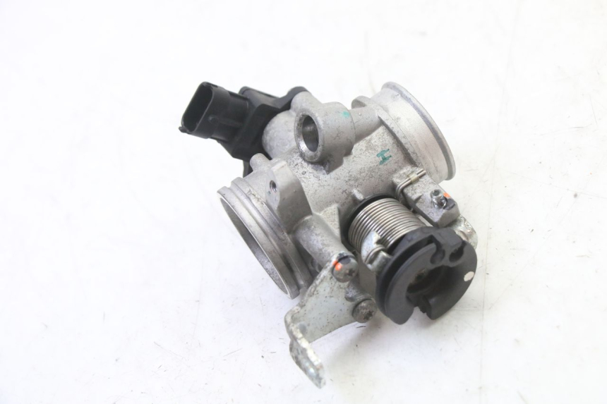 photo de WTRYSK BMW G310 R 310 (2016 - 2020) - Zbliżenie techniczne