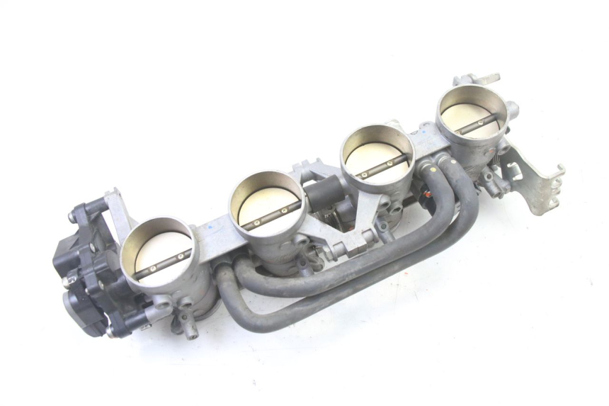 photo de WTRYSK SUZUKI GSR 750 (2011 - 2017) - Punkty mocowania