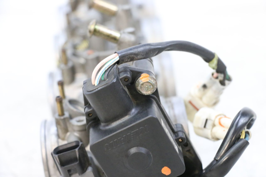 photo de WTRYSK SUZUKI GSXR GSX-R 1000 (2003 - 2004) - Alternatywny kąt