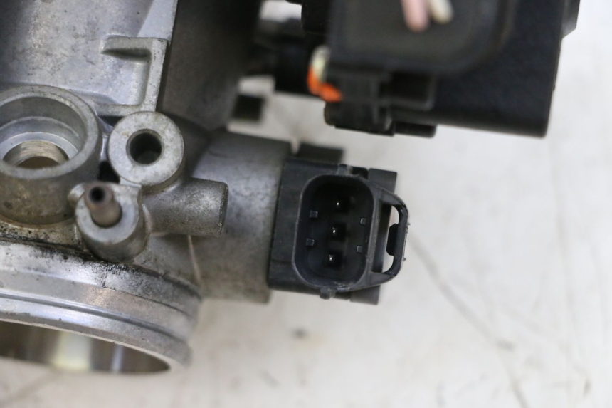 photo de WTRYSK SUZUKI GSXR GSX-R 1000 (2003 - 2004) - Zbliżenie techniczne