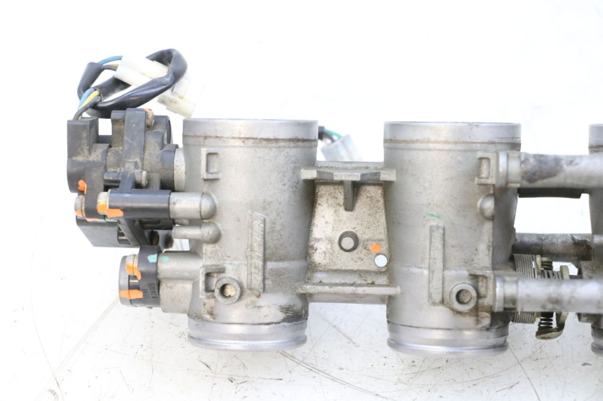 photo de WTRYSK SUZUKI GSXR GSX-R 1000 (2003 - 2004) - Punkty mocowania