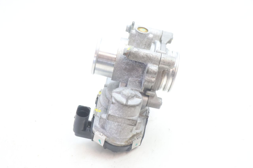 photo de WTRYSK PIAGGIO MP3 HPE 530 (2022 - 2026) - Inny kąt widzenia