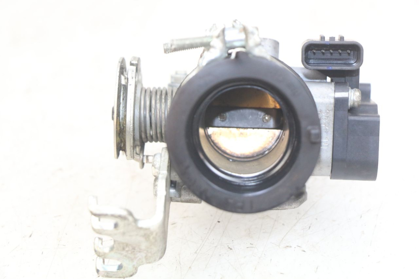 photo de WTRYSK YAMAHA MT ABS 125 (2014 - 2018) - Inny kąt widzenia