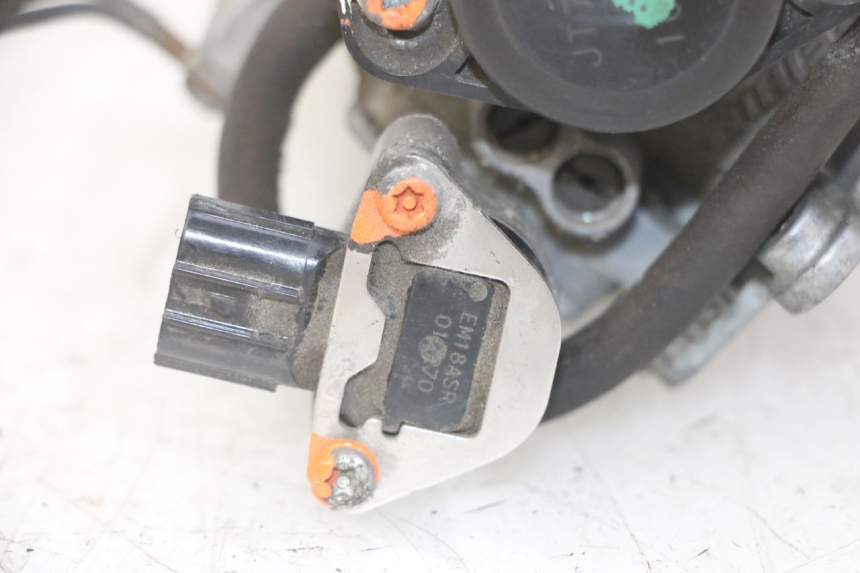 photo de WTRYSK HONDA NTV DEAUVILLE ABS 700 (2007 - 2016) - Zbliżenie techniczne