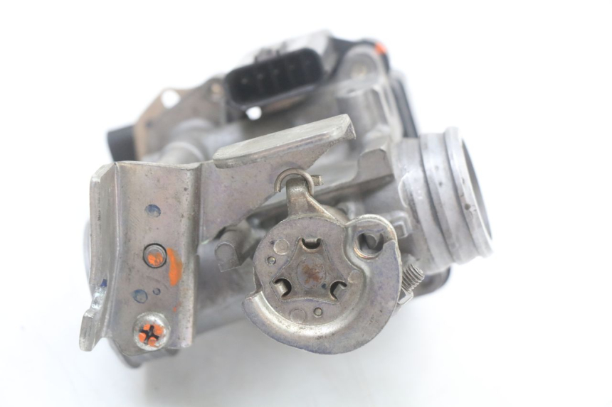 photo de WTRYSK HONDA PCX (JF47) 125 (2012 - 2013) - Zbliżenie techniczne