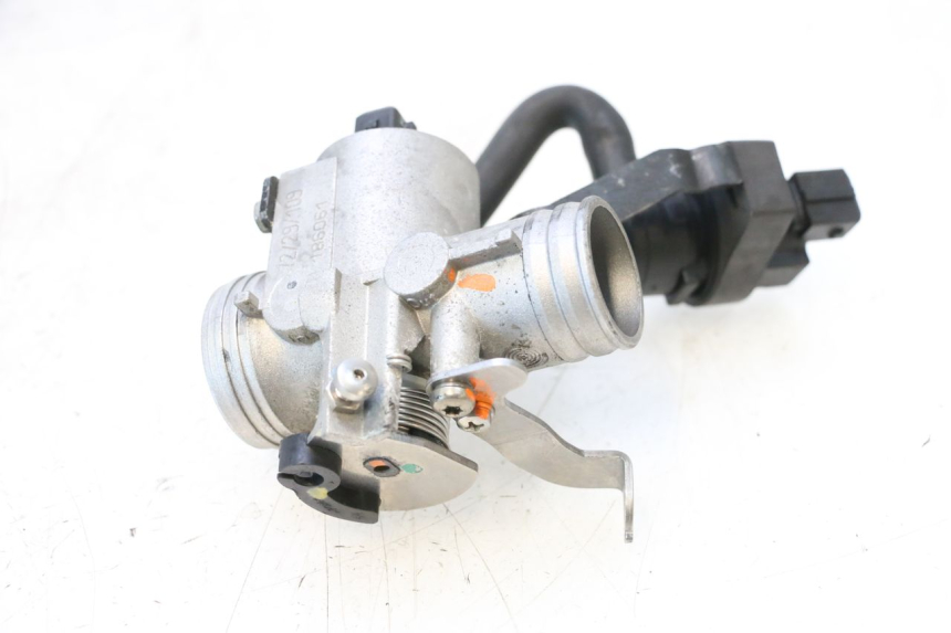 photo de WTRYSK PEUGEOT SATELIS COMPRESSOR K15 125 (2006 - 2009) - Inny kąt widzenia