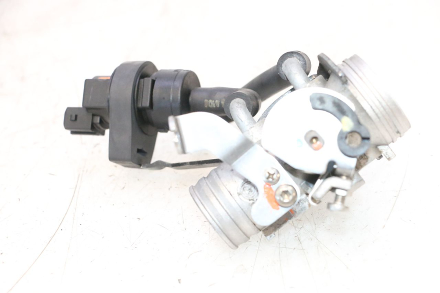 photo de WTRYSK PEUGEOT SATELIS COMPRESSOR K15 125 (2006 - 2009) - Stan powierzchni