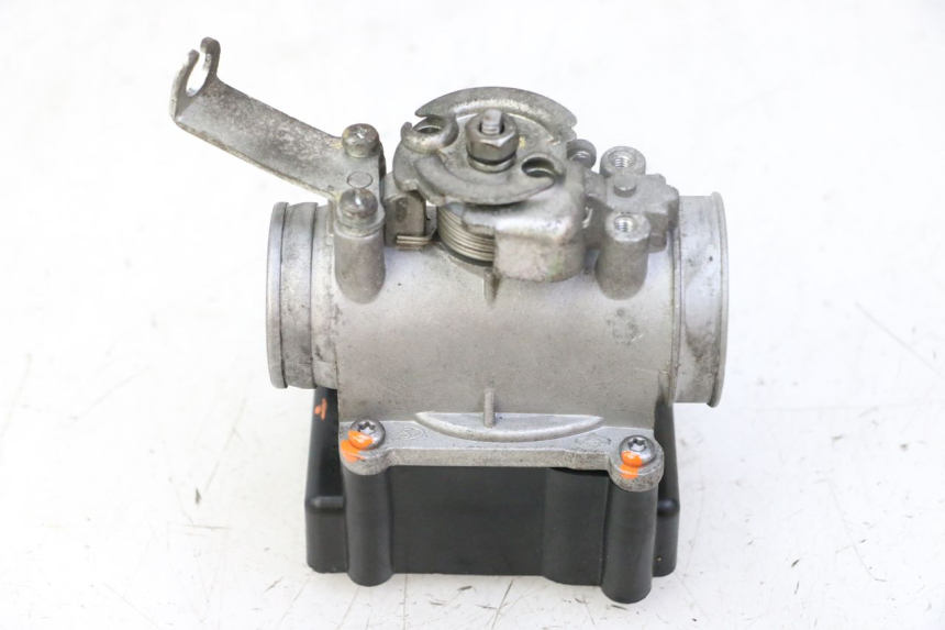 photo de WTRYSK PEUGEOT SATELIS 125 (2013 - 2018) - Zbliżenie komponentów