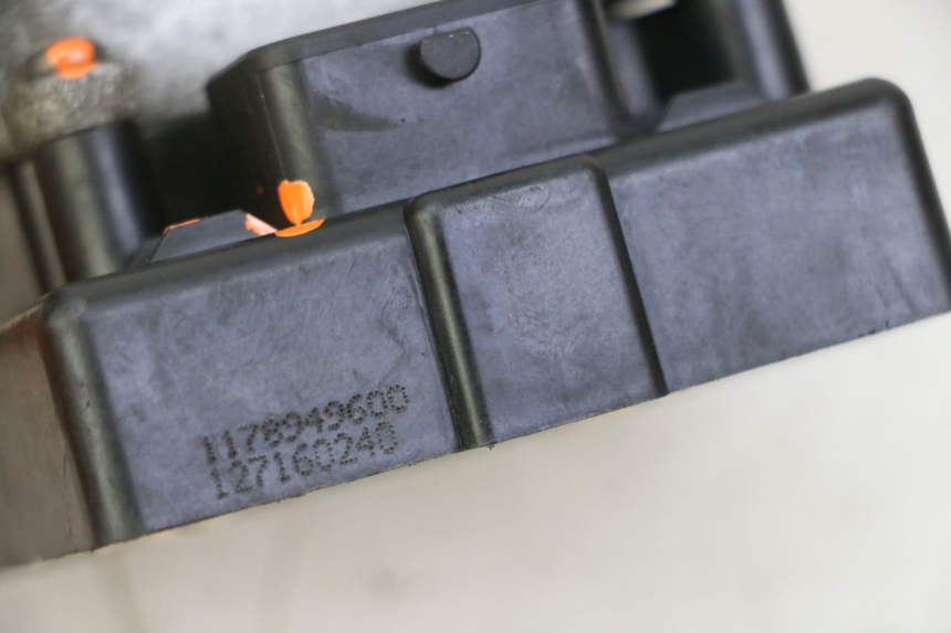 photo de WTRYSK PEUGEOT SATELIS 125 (2013 - 2018) - Zoom stanu zużycia