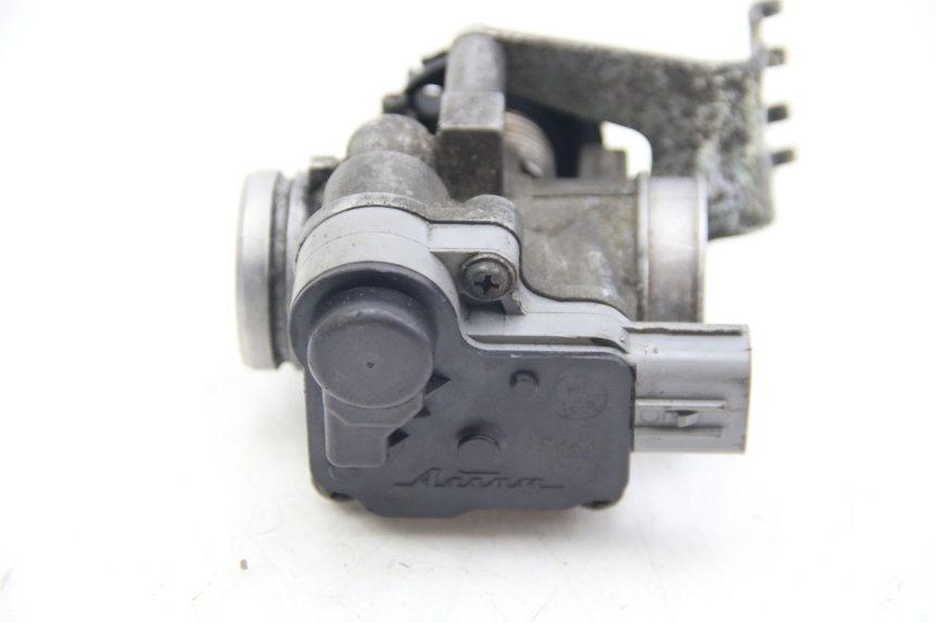 photo de WTRYSK SUZUKI SIXTEEN 125 (2008 - 2010) - Inny kąt widzenia