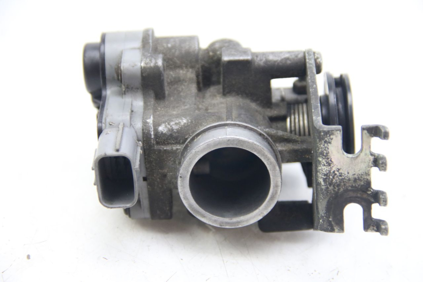 photo de WTRYSK SUZUKI SIXTEEN 125 (2008 - 2010) - Zbliżenie techniczne