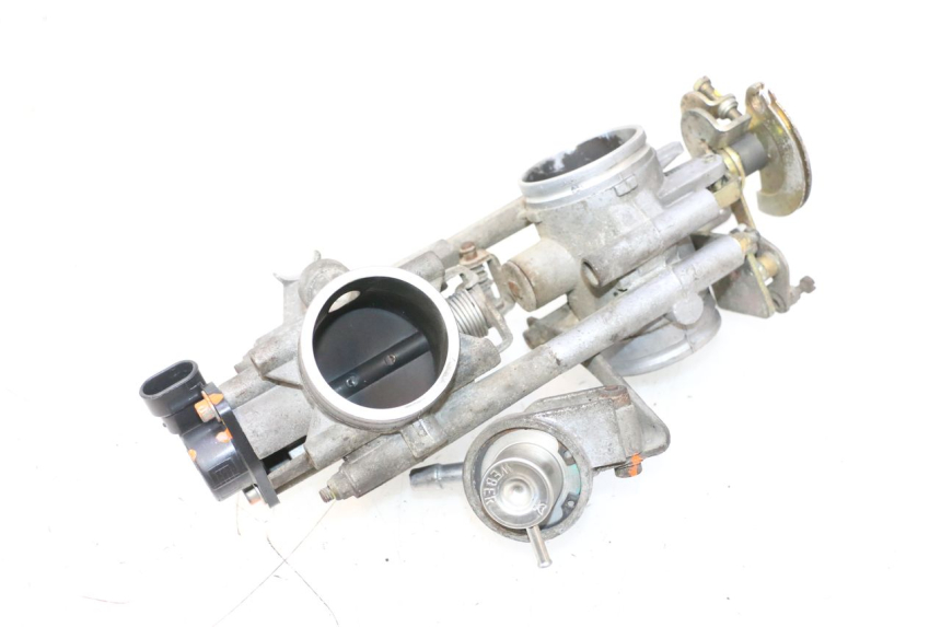 photo de WTRYSK DUCATI SS IE DS CARENEE 1000 (2002 - 2006) - Zbliżenie techniczne