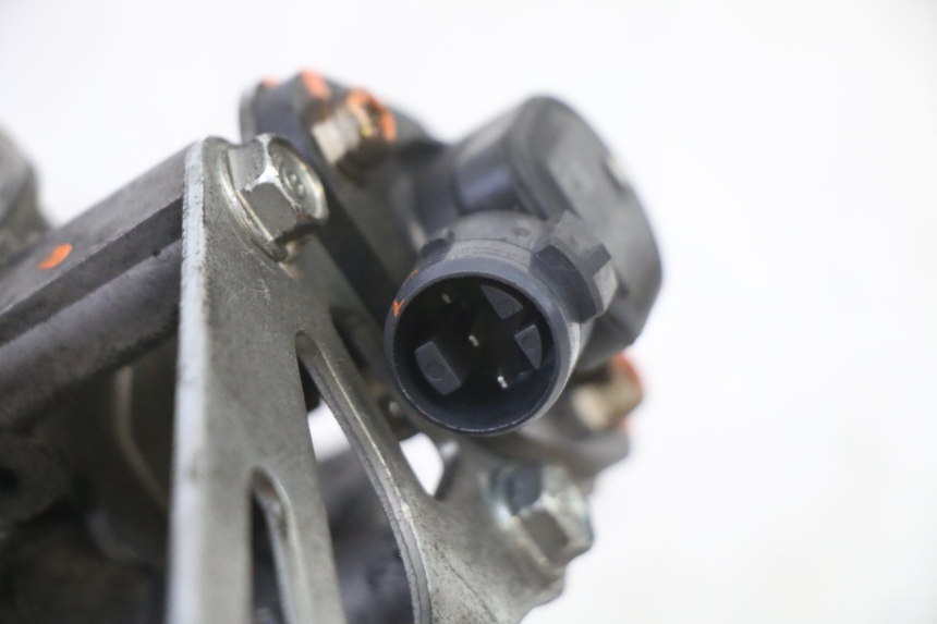 photo de WTRYSK HONDA ST PAN EUROPEAN 1300 (2002 - 2013) - Widok z bliska