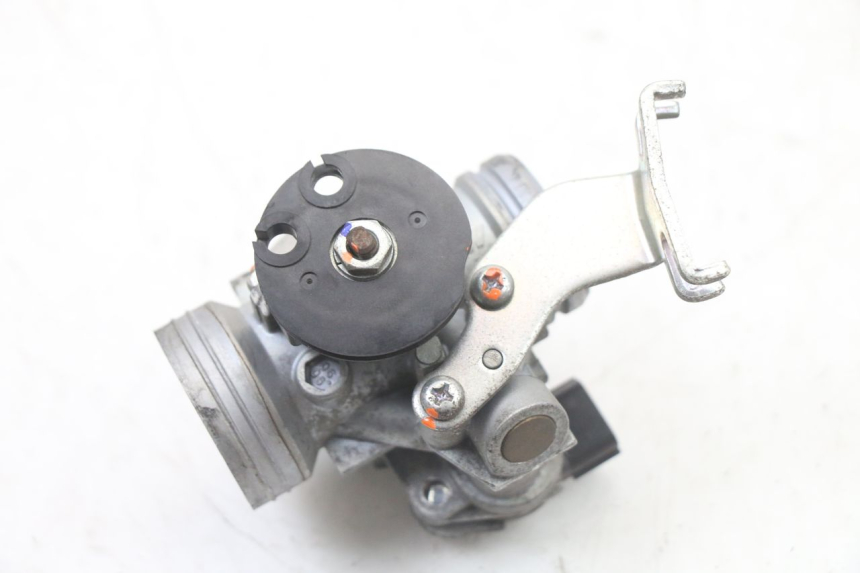 photo de WTRYSK SUZUKI BURGMAN 125 (2018 - 2021) - Punkty mocowania