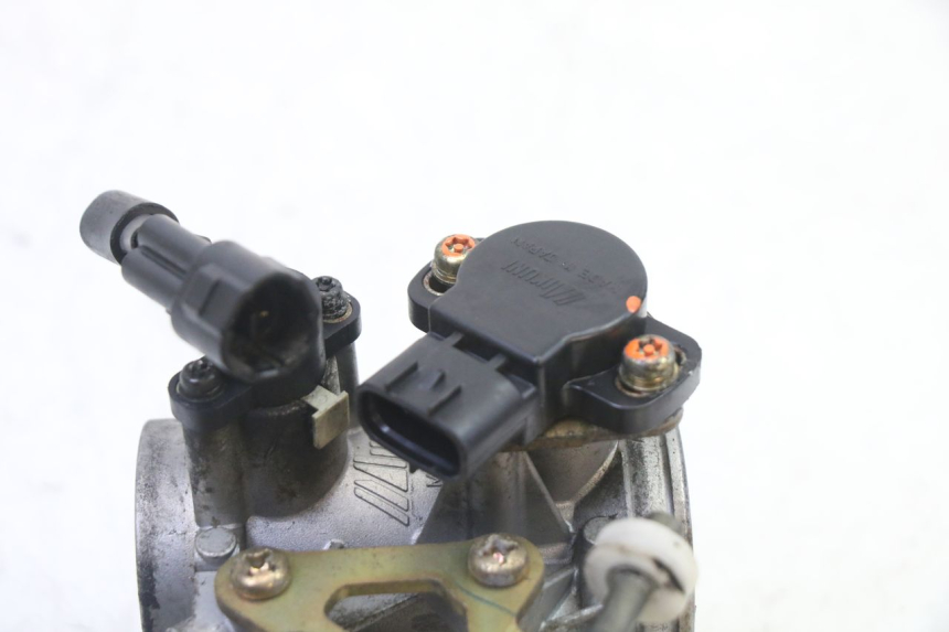 photo de WTRYSK SUZUKI SV S 650 (2003 - 2009) - Stan powierzchni