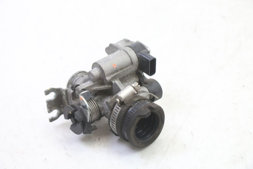 photo de WTRYSK APRILIA SXR 50 (2021 - 2023) - Inny kąt widzenia