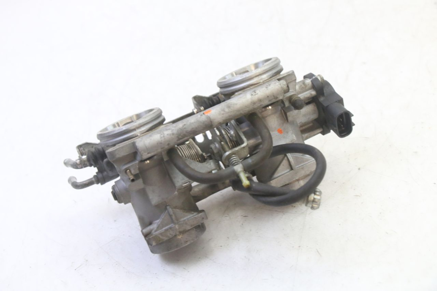 photo de WTRYSK YAMAHA TDM ABS 900 (2002 - 2014) - Inny kąt widzenia