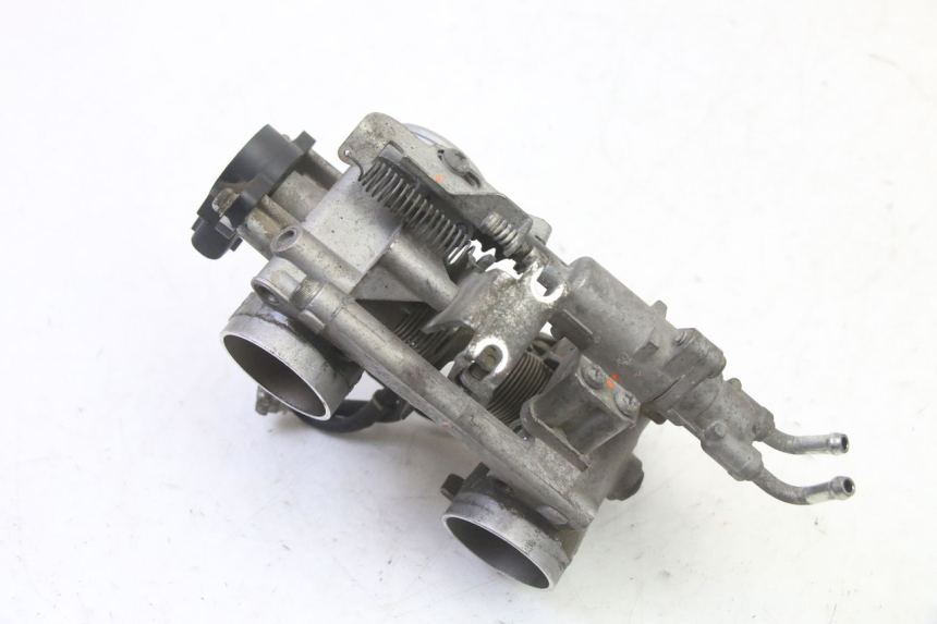 photo de WTRYSK YAMAHA TDM ABS 900 (2002 - 2014) - Zbliżenie techniczne