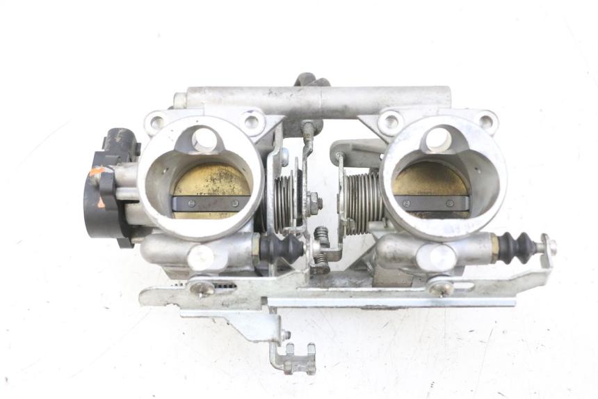 photo de WTRYSK YAMAHA TDM ABS 900 (2002 - 2014) - Zbliżenie komponentów