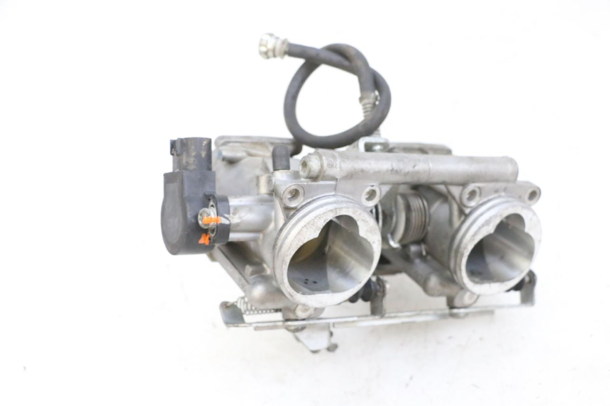 photo de WTRYSK YAMAHA TDM ABS 900 (2002 - 2014) - Punkty mocowania