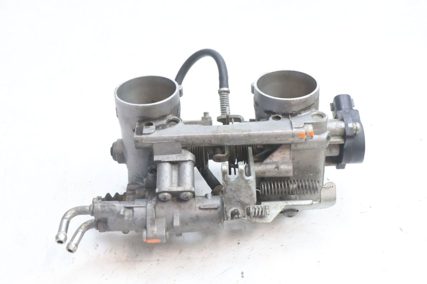 photo de WTRYSK YAMAHA TDM ABS 900 (2002 - 2014) - Zbliżenie techniczne