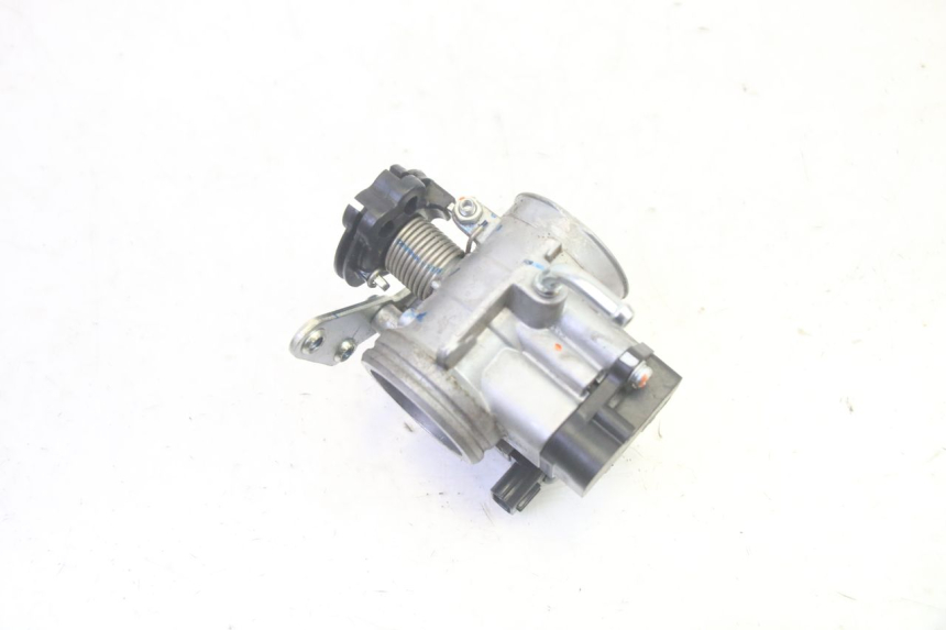 photo de WTRYSK YAMAHA TRICITY 300 (2020 - 2024) - Zbliżenie techniczne