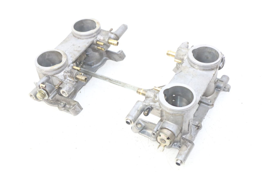 photo de WTRYSK HONDA VFR FI RC46 800 (1998 - 2001) - Widok główny