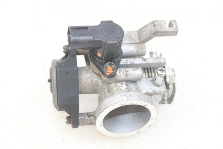 photo de WTRYSK DAELIM VJ ROADWIN FI 125 (2008 - 2017) - Zbliżenie techniczne