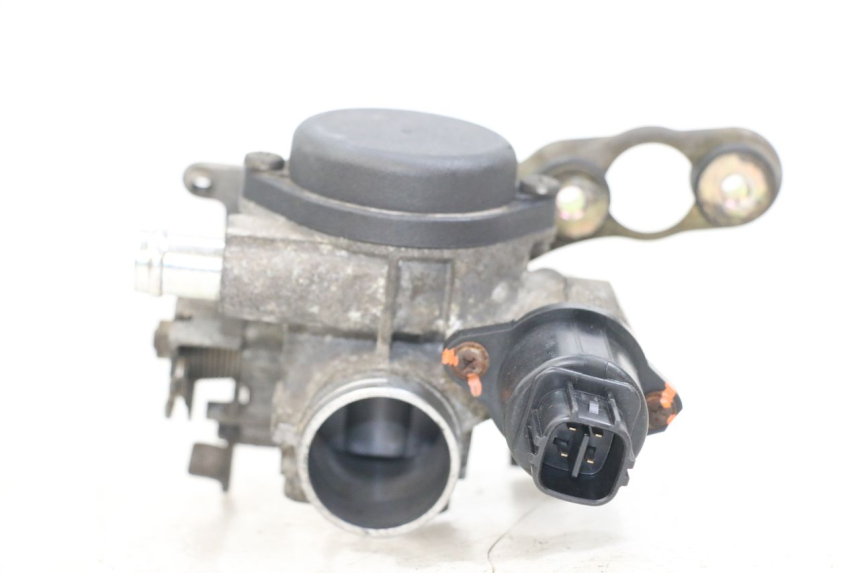 photo de WTRYSK YAMAHA X-MAX XMAX 250 (2006 - 2009) - Widok główny