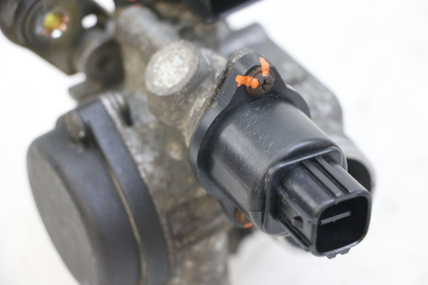 photo de WTRYSK YAMAHA X-MAX XMAX 250 (2006 - 2009) - Inny kąt widzenia