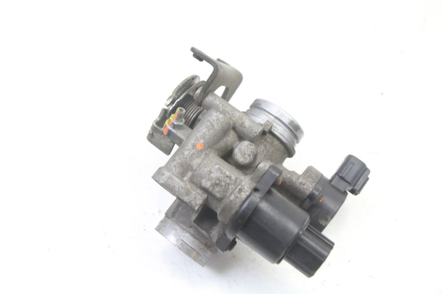 photo de WTRYSK YAMAHA X-MAX XMAX 125 (2010 - 2013) - Inny kąt widzenia