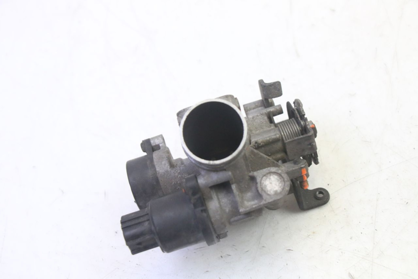 photo de WTRYSK YAMAHA X-MAX XMAX 125 (2010 - 2013) - Inny kąt widzenia