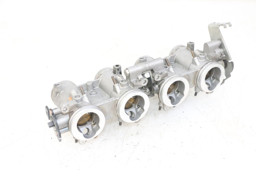 photo de WTRYSK YAMAHA XJ6 ABS 600 (2008 - 2016) - Punkty mocowania