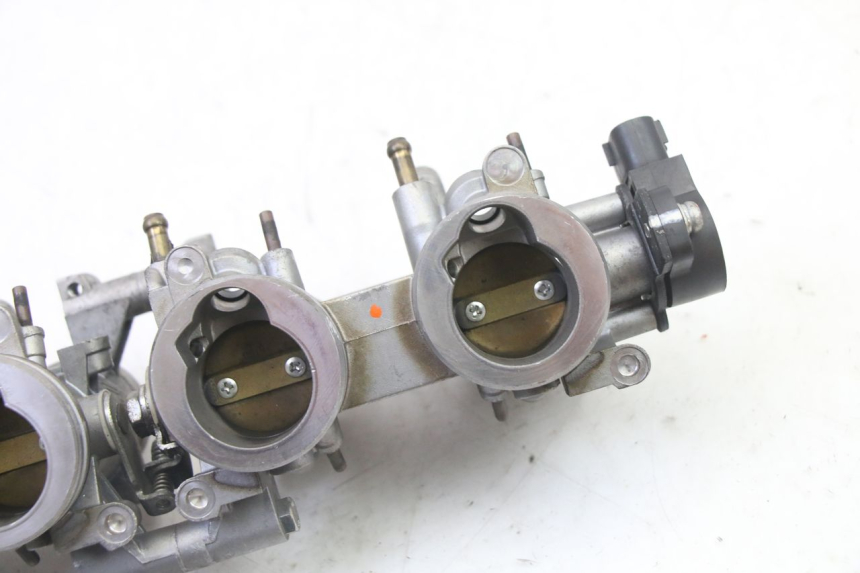 photo de WTRYSK YAMAHA XJ6 ABS 600 (2008 - 2016) - Zoom stanu zużycia