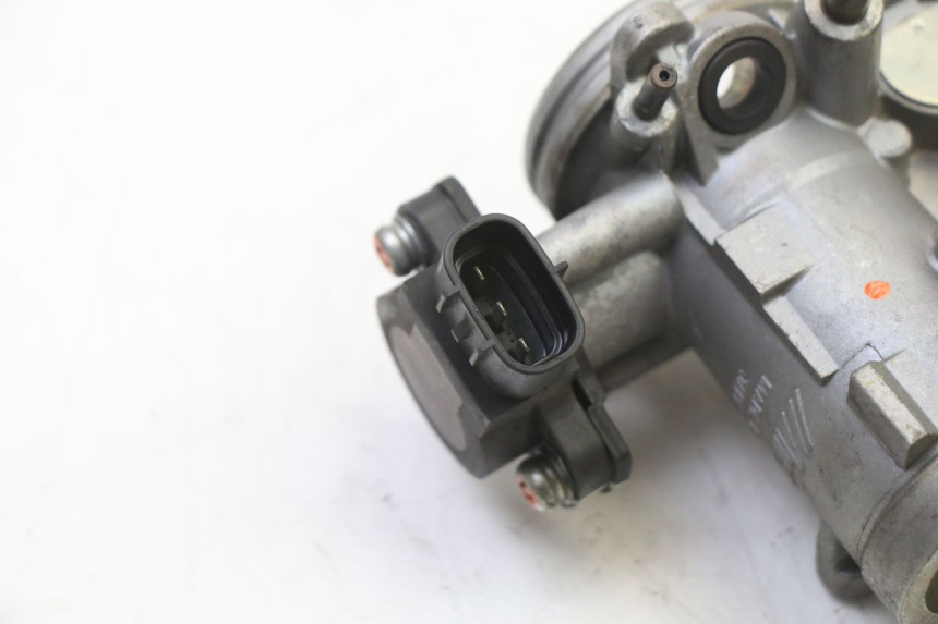 photo de WTRYSK YAMAHA XJ6 ABS 600 (2008 - 2016) - Zbliżenie techniczne