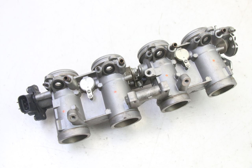 photo de WTRYSK YAMAHA XJ6 ABS 600 (2008 - 2016) - Punkty mocowania