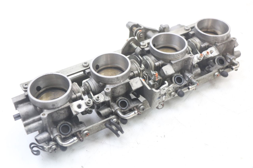 photo de WTRYSK YAMAHA FJR ABS 1300 (2006 - 2012) - Inny kąt widzenia