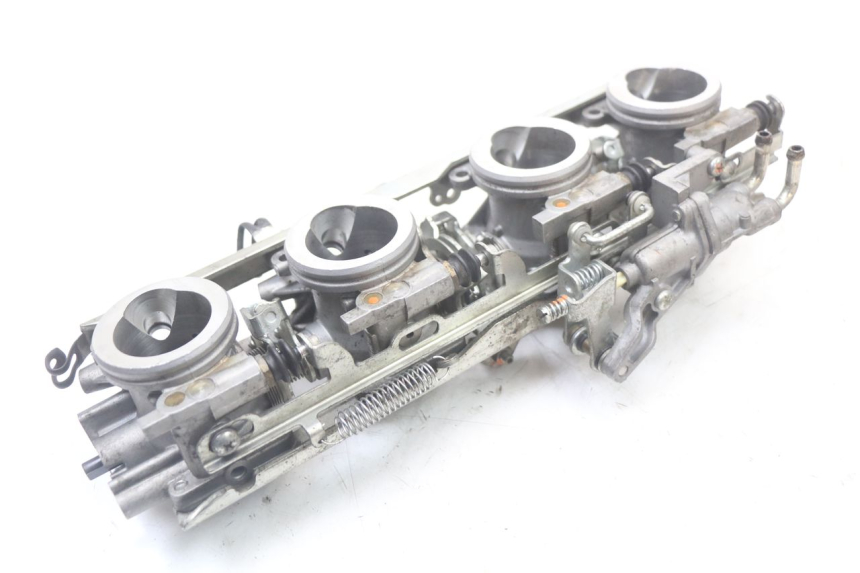 photo de WTRYSK YAMAHA FJR ABS 1300 (2006 - 2012) - Punkty mocowania