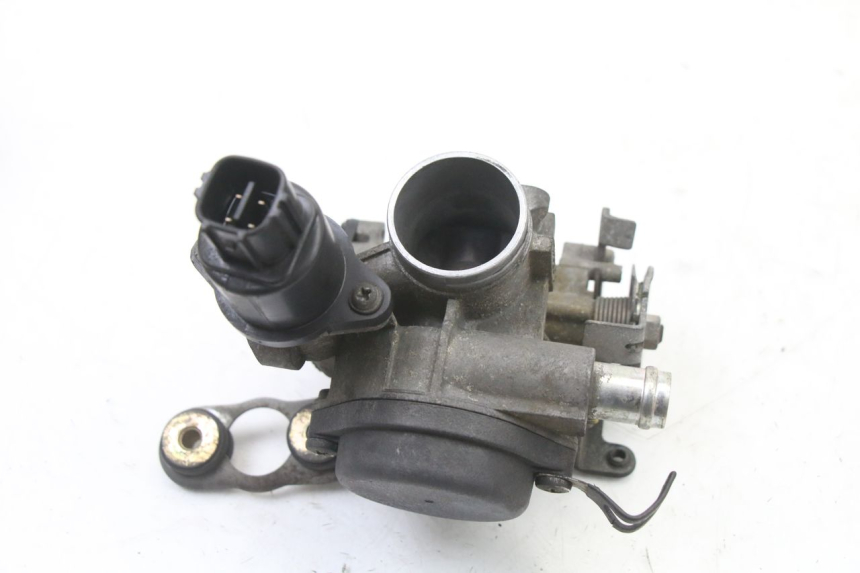 photo de WTRYSK YAMAHA X-MAX XMAX ABS 250 (2010 - 2014) - Inny kąt widzenia