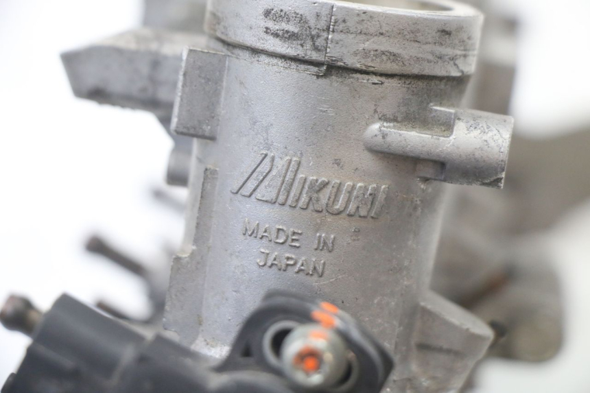 photo de WTRYSK YAMAHA XJ6 600 (2008 - 2016) - Widok z bliska