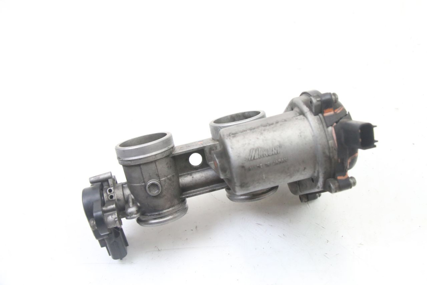 photo de WTRYSK YAMAHA YP T-MAX TMAX 530 (2017 - 2020) - Inny kąt widzenia