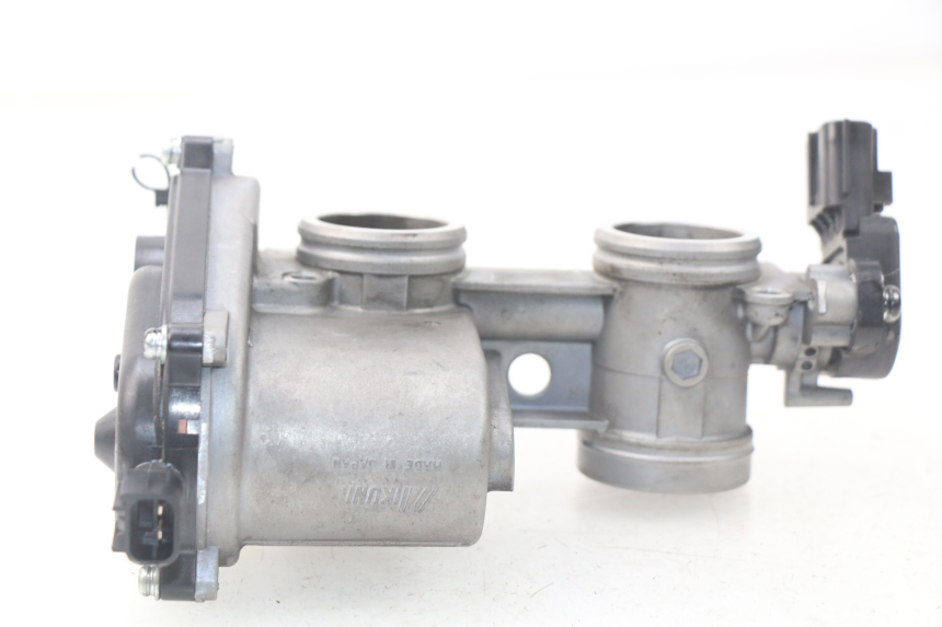 photo de WTRYSK YAMAHA YP T-MAX TMAX 530 (2017 - 2020) - Punkty mocowania